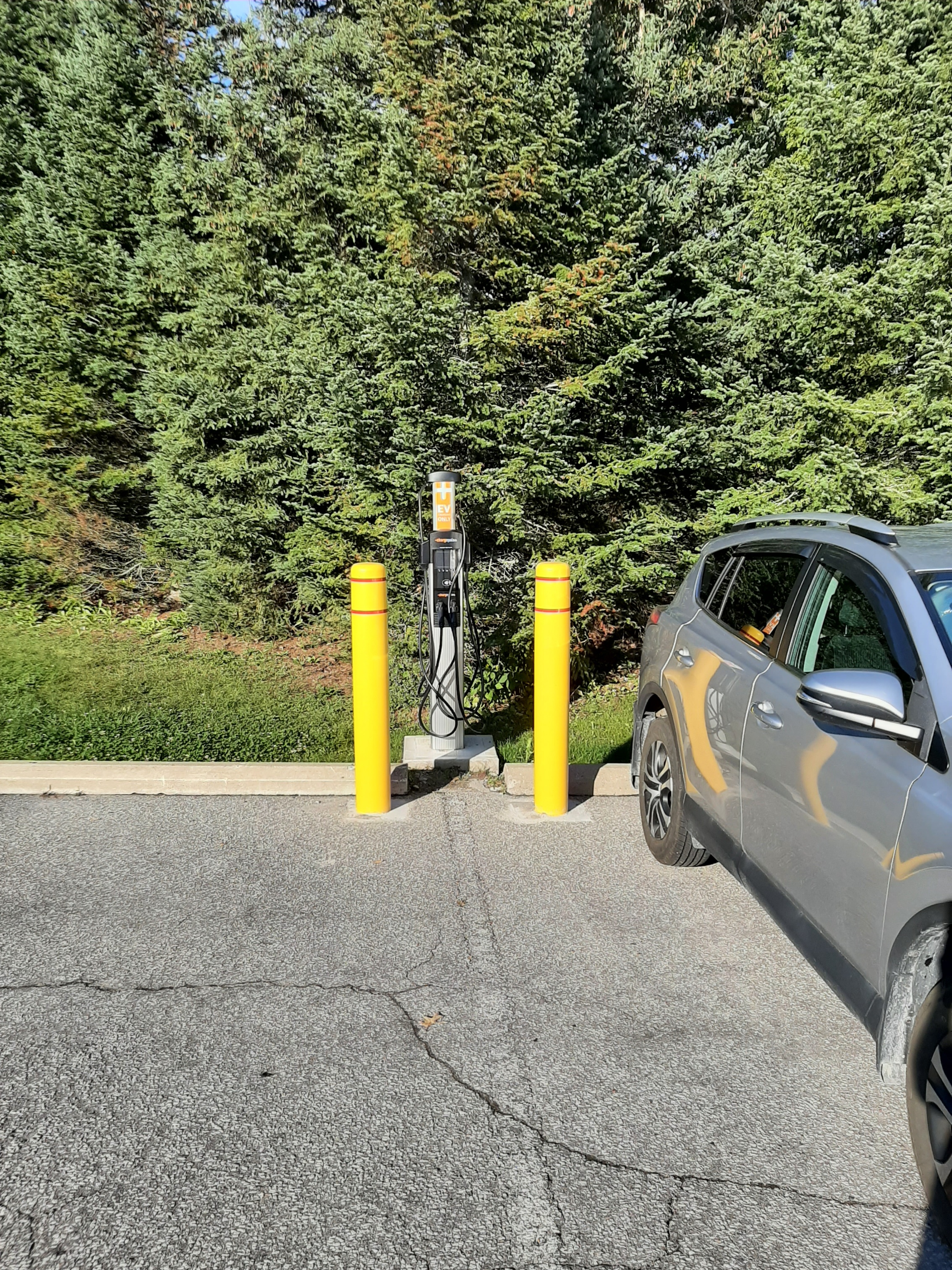 Holland Landing Community Centre Electric Charging Station