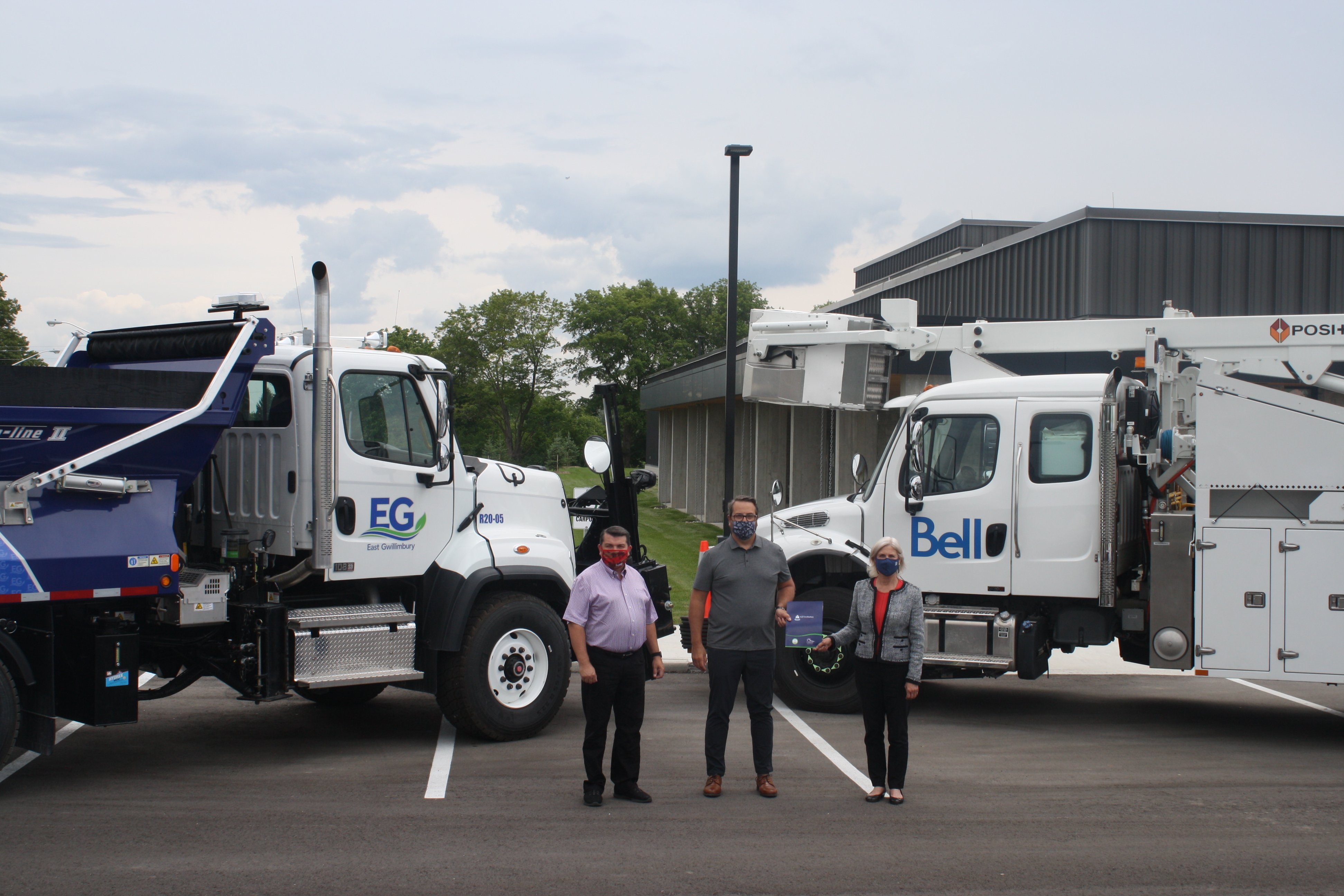 Mayor Hackson with Bell Representatives