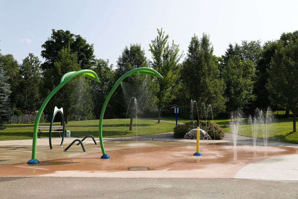 East Gwillimbury Splash Pad image with water flowing 